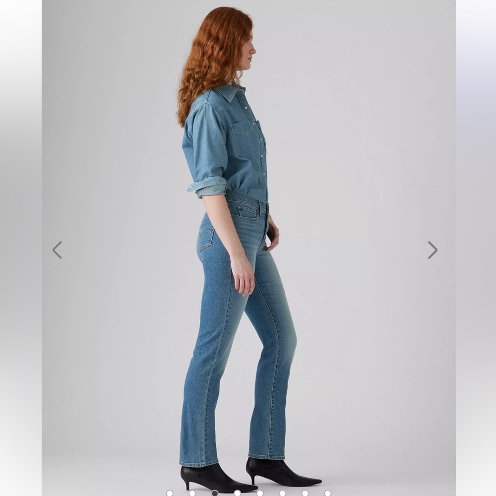 Levi's 314 Light Blue Shaping Straight Women’s Jeans Mid-Rise Size 33x30 - Picture 2 of 12